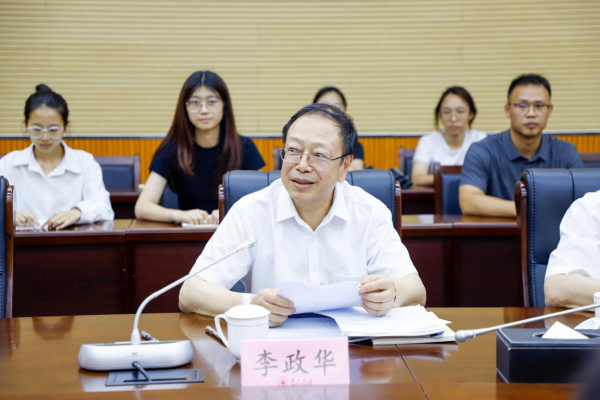 佛山市政協(xié)主席李政華來(lái)校講授專題黨課 深化作風(fēng)建設(shè)助力校地高質(zhì)量發(fā)展